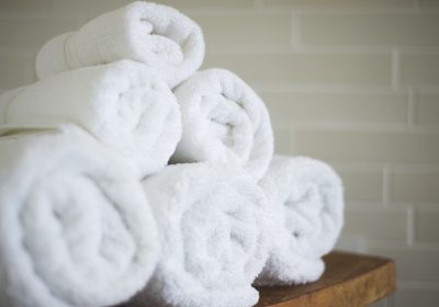 Dlaczego białe ręczniki to najlepszy wybór dla hotelu